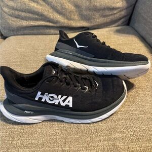 Hoka One One Mach Pro Fly Men's Black and White Athletic Shoes size 8B